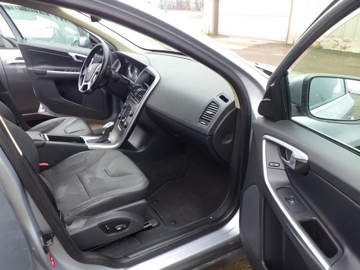 2013-volvo-xc60-image-6