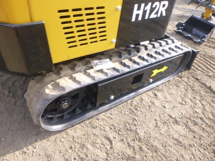 agt-h12r-hydraulic-excavator-image-26