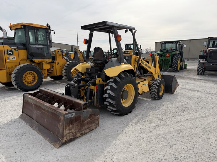 new-holland-u80-image-16