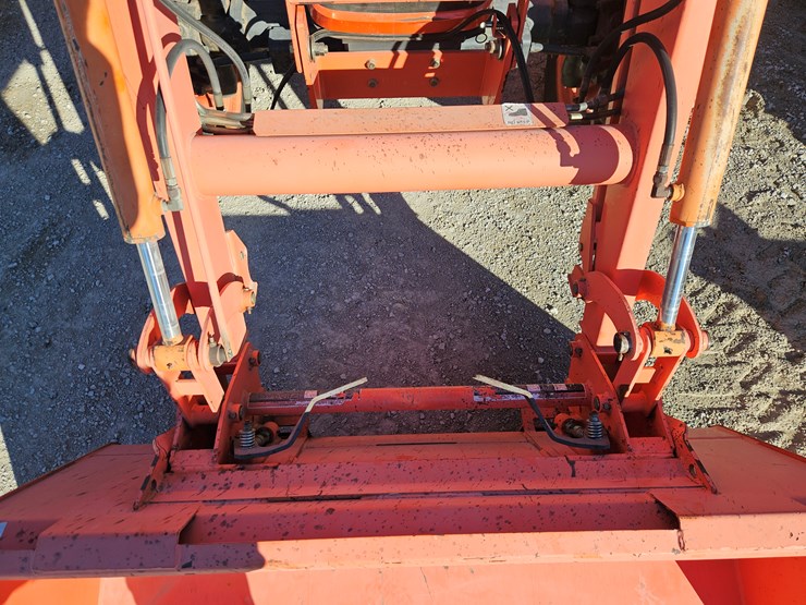 2010-kubota-m7040-image-5