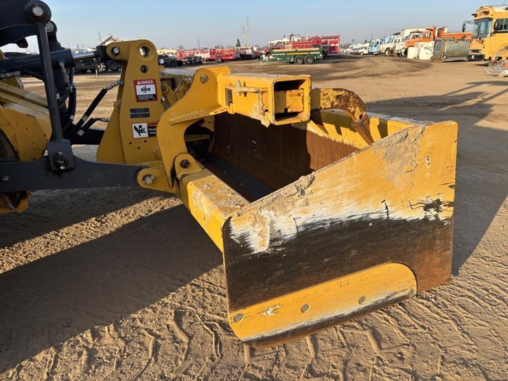 2020-deere-210l-image-19