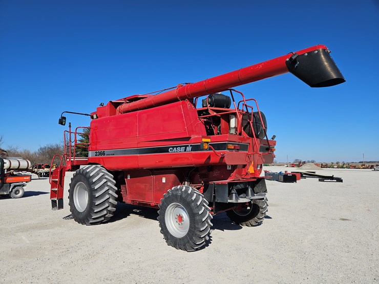 2001-case-ih-2366-image-17