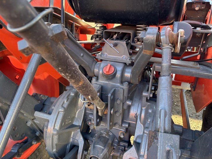 2011-kubota-mx4700-image-16