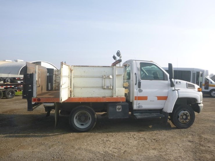 2005-chevrolet-4500-flatbed-truck-image-7