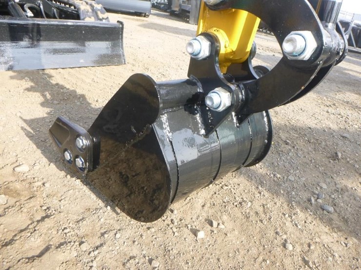 agt-h12r-hydraulic-excavator-image-10