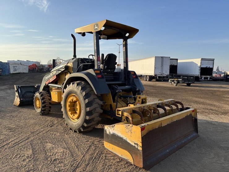 2020-deere-210l-image-4