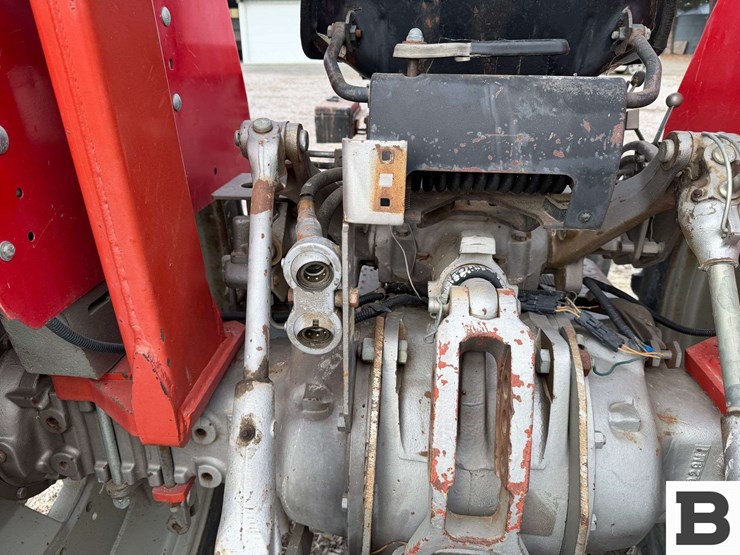 1981-massey-ferguson-275-image-23