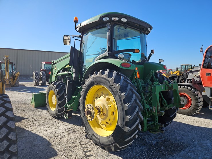 2014-john-deere-7210r-image-16