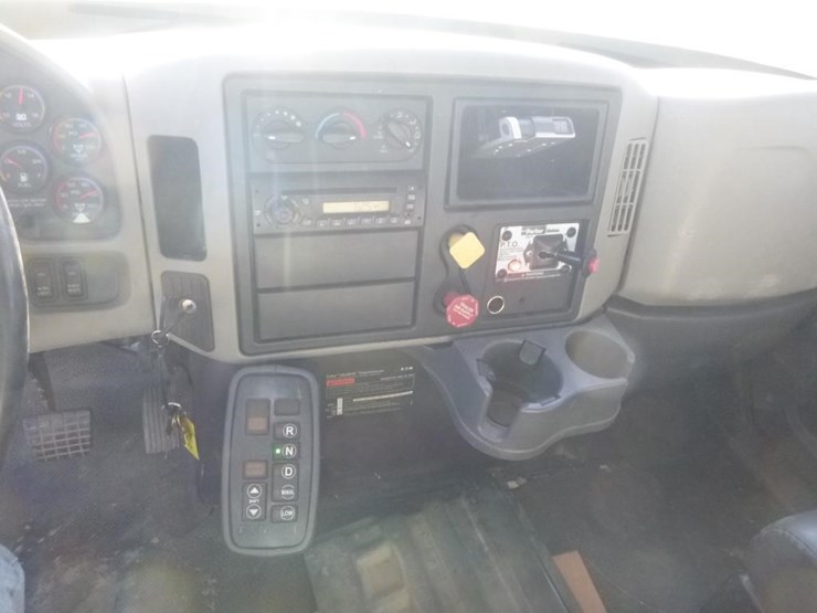 2012-international-durastar-4300-image-16