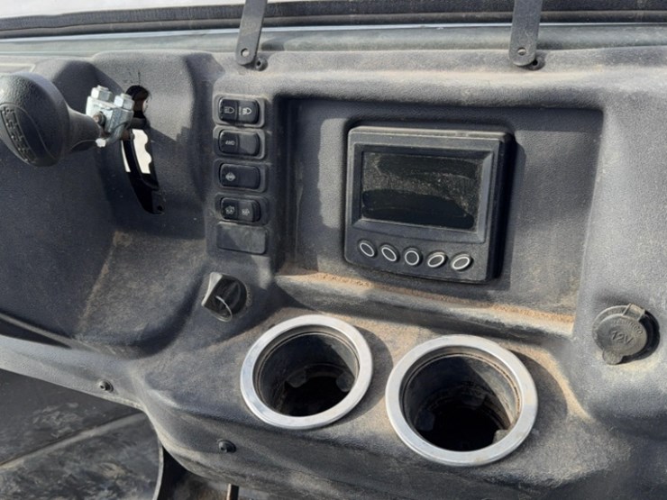 mahindra-retriever-4x4-side-by-side,-1898-hrs.,-owner-states-runs-good,-transmission-issue-image-12