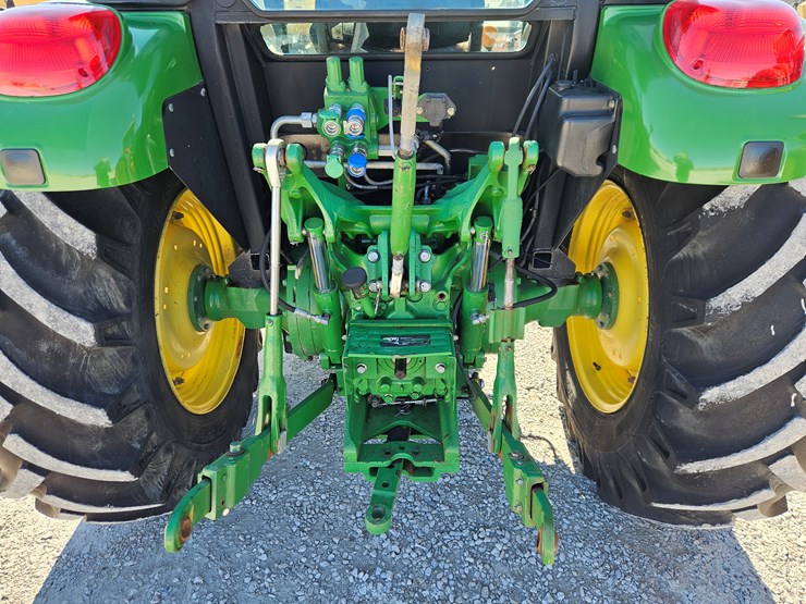 2011-john-deere-5085m-image-17