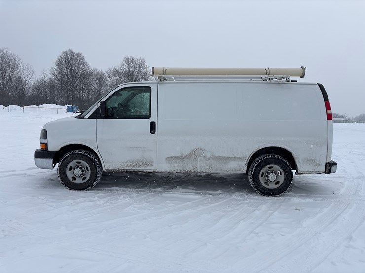 #1122-•-2015-chevrolet-express-van-image-6