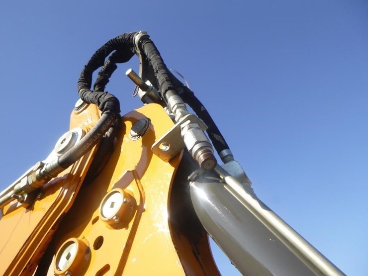 2018-case-580sn-image-28