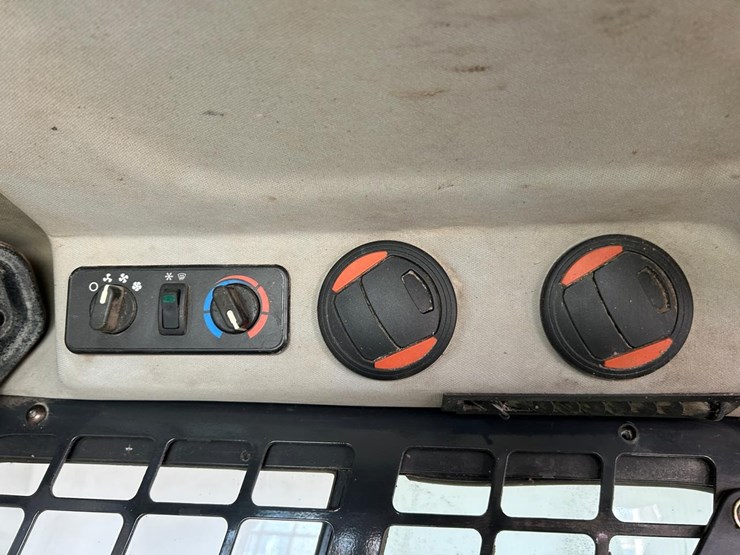 2020-bobcat-t76-image-23