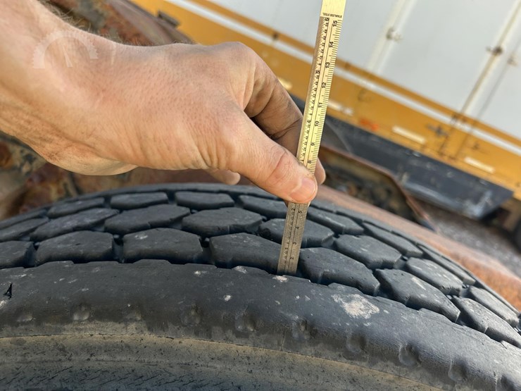 1999-volvo-vnl64t770-image-58