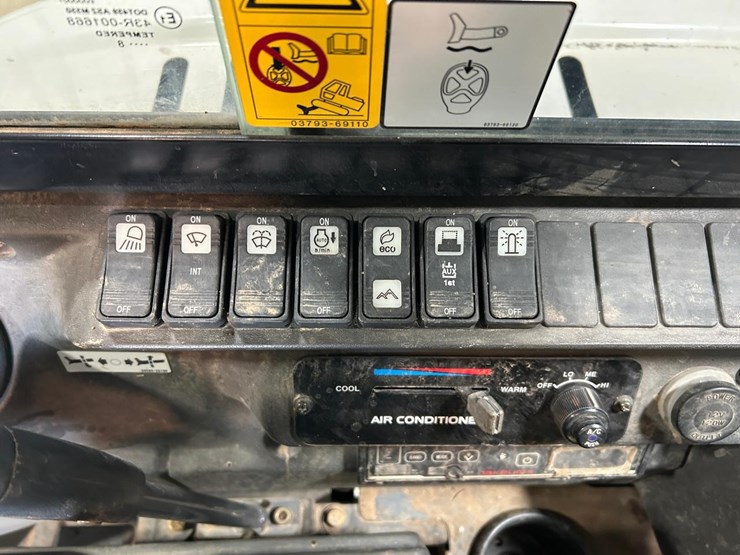 2018-takeuchi-tb235-2-image-24