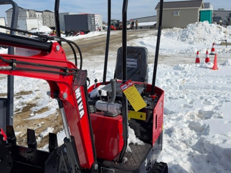 new-unused-2025-miva-model-13-mini-excavator,-13.5hp-gas-engine,-pilot-controls,-16"-bucket,-blade-image-1