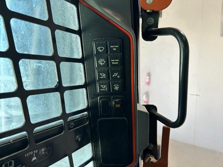 2020-bobcat-t76-image-24