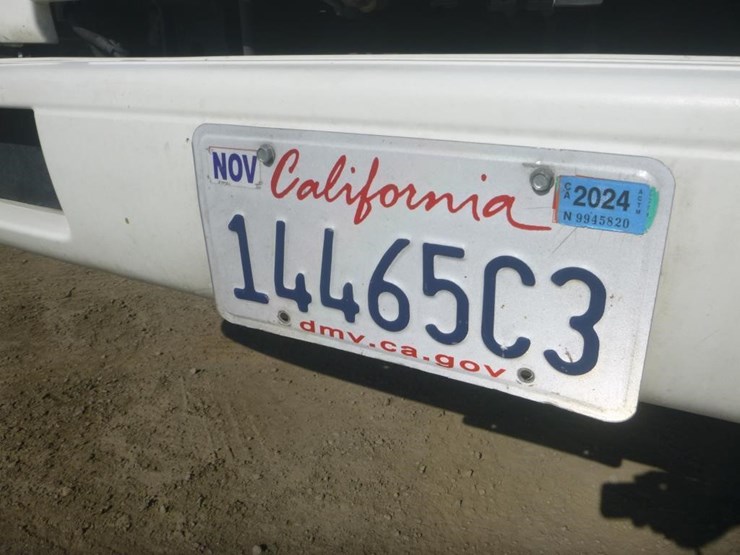 2020-isuzu-npr-image-22