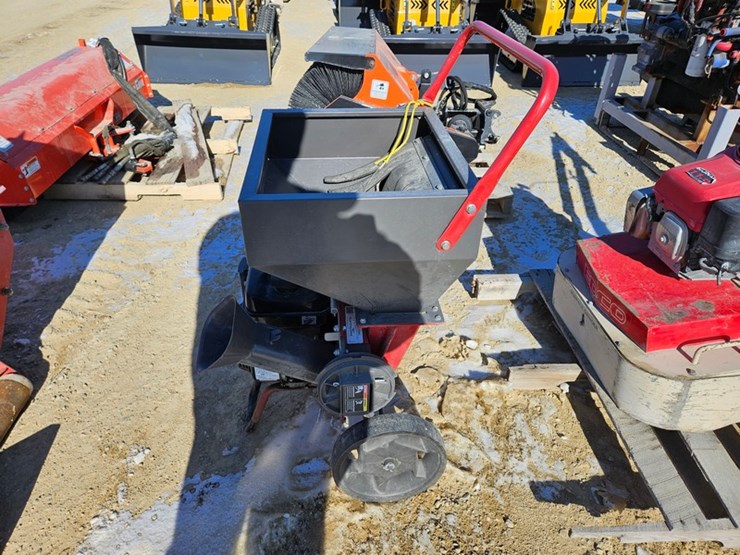 #192-•-earth-quake-wood-chipper-image-2