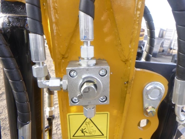 2025-agt-xz20r-hydraulic-excavator-image-14