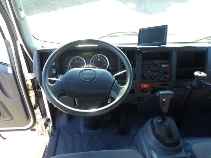 2014-isuzu-nqr-image-7