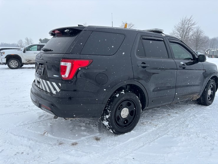 2019-ford-explorer-image-8