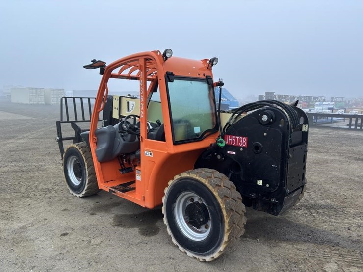 2015-jlg-g5-18a-image-4