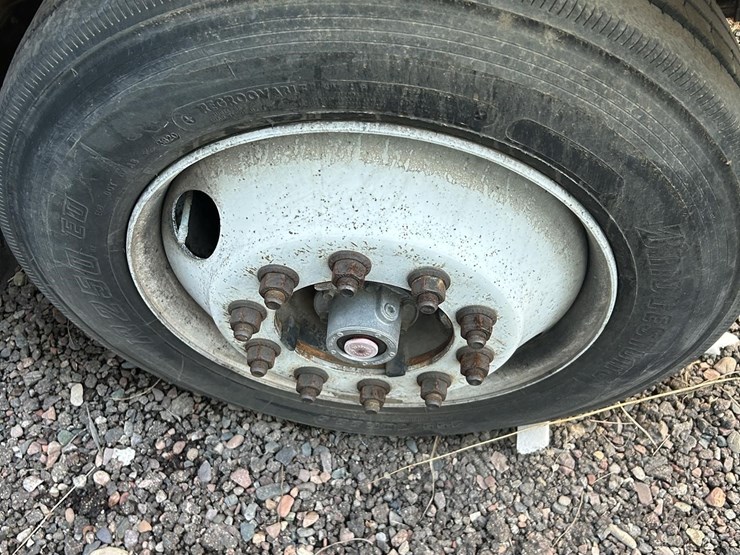 2001-international-4700-image-6