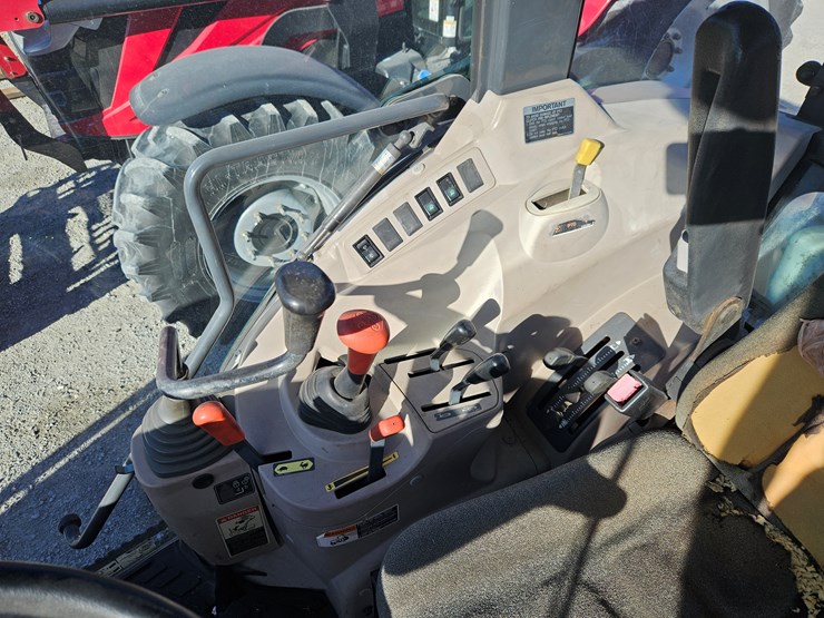 2010-kubota-m7040-image-13