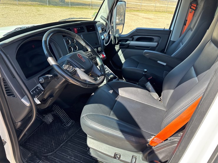 2024-kenworth-t880-image-9