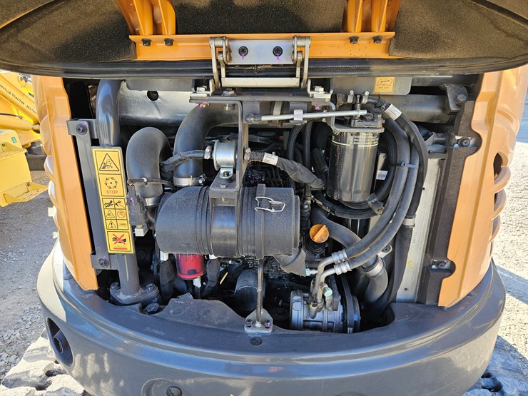 2019-case-cx37c-image-17