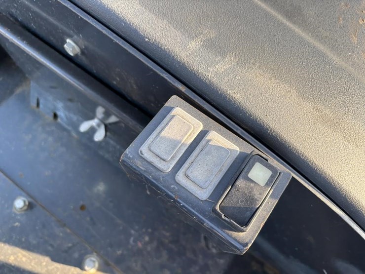 2020-deere-210l-image-41