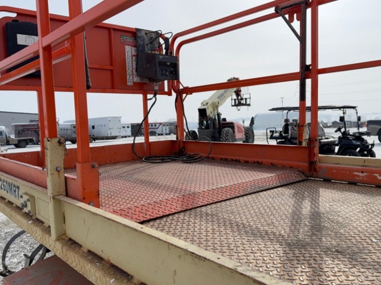 2025-jlg-260mrt-image-14