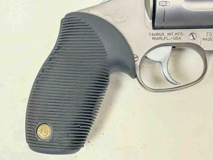 taurus-revolver-image-11