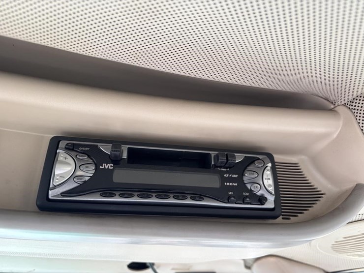 2005-john-deere-7220-image-32