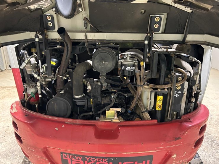 2018-takeuchi-tb235-2-image-16