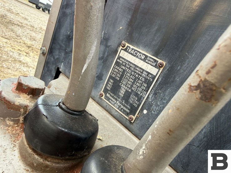 1981-massey-ferguson-275-image-32