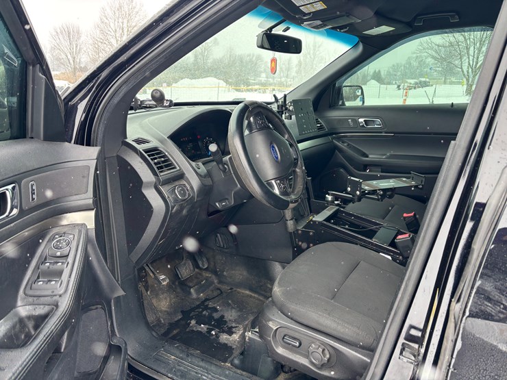 2019-ford-explorer-image-12