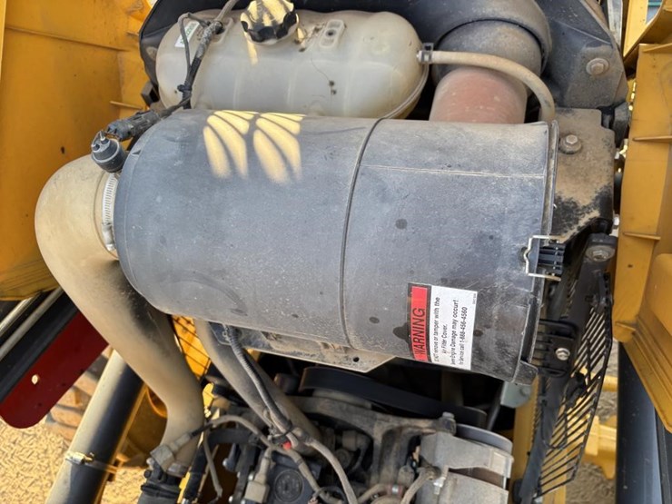 2020-deere-210l-image-47