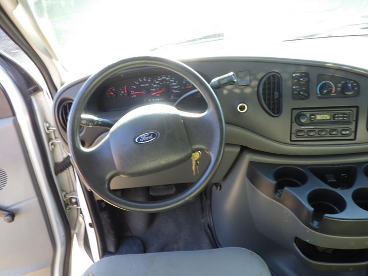 2006-ford-econoline-350-image-9