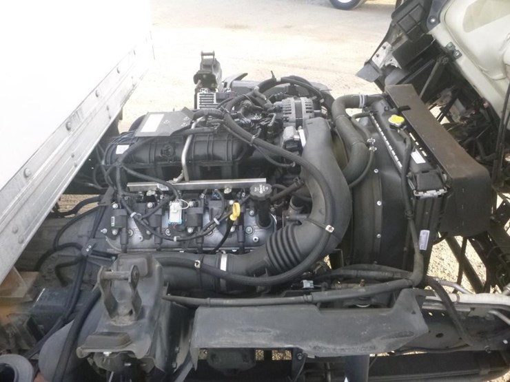 2016-isuzu-npr-image-14