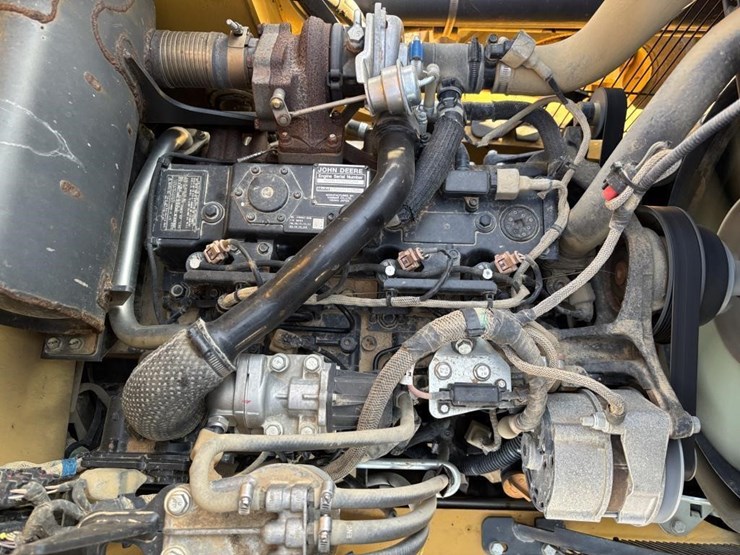 2020-deere-210l-image-48