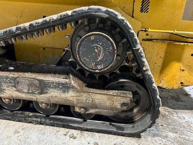 2015-deere-323e-image-13