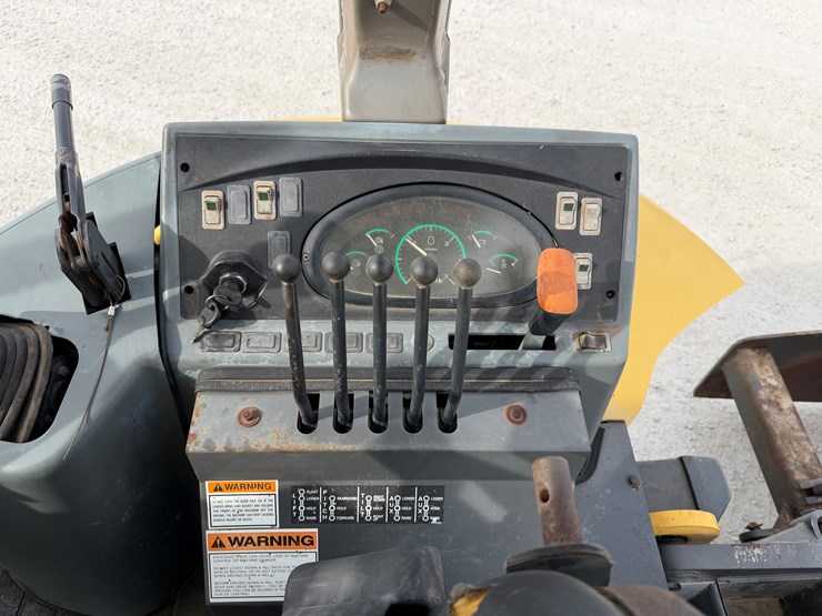 new-holland-u80-image-10