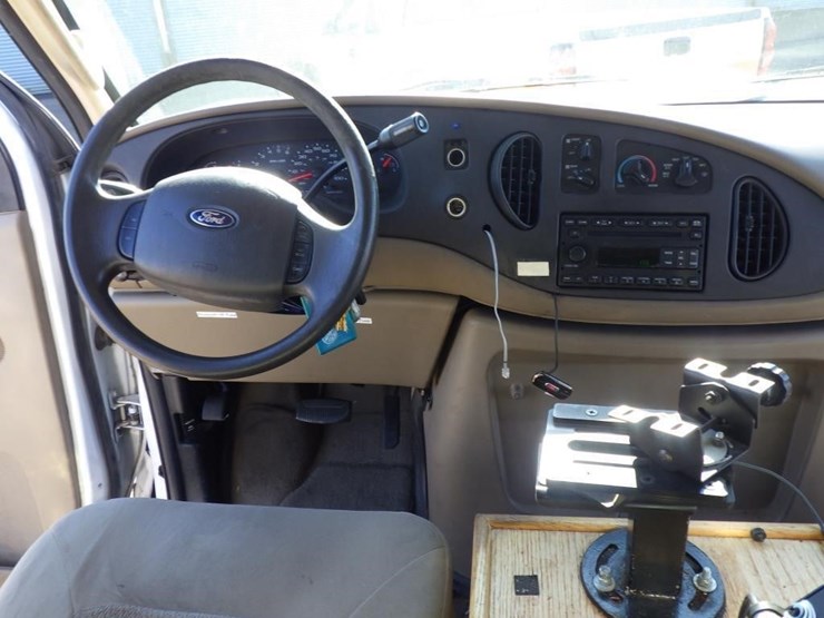 2006-ford-cargo-image-8