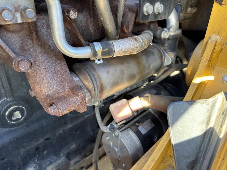 2020-deere-210l-image-59