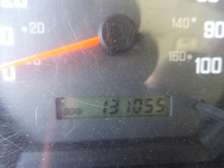 2016-isuzu-npr-image-19