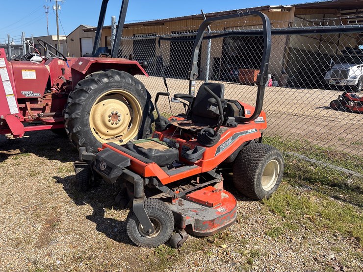 #32204-•-kubota-diesel,-zero-turn-mower,-2d25-|-parts-or-repair-image-1
