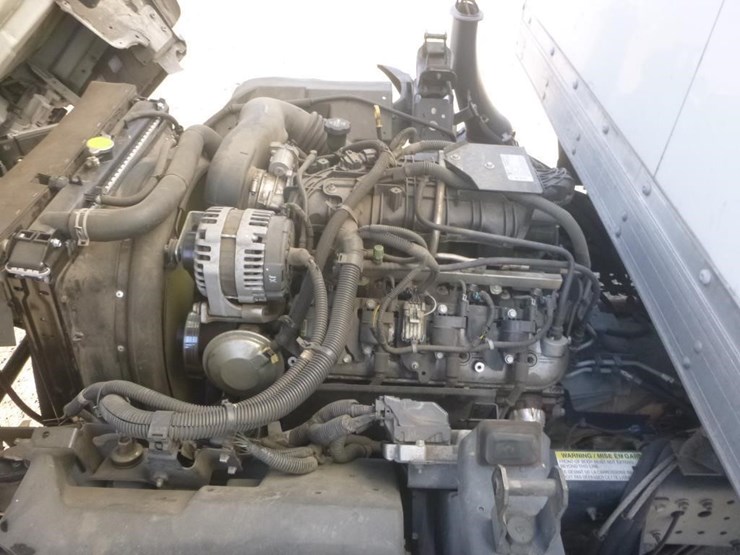 2020-isuzu-npr-image-16